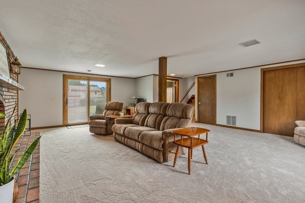 183 Basil Road Chicopee, MA 01020 - Photo 17 of 39