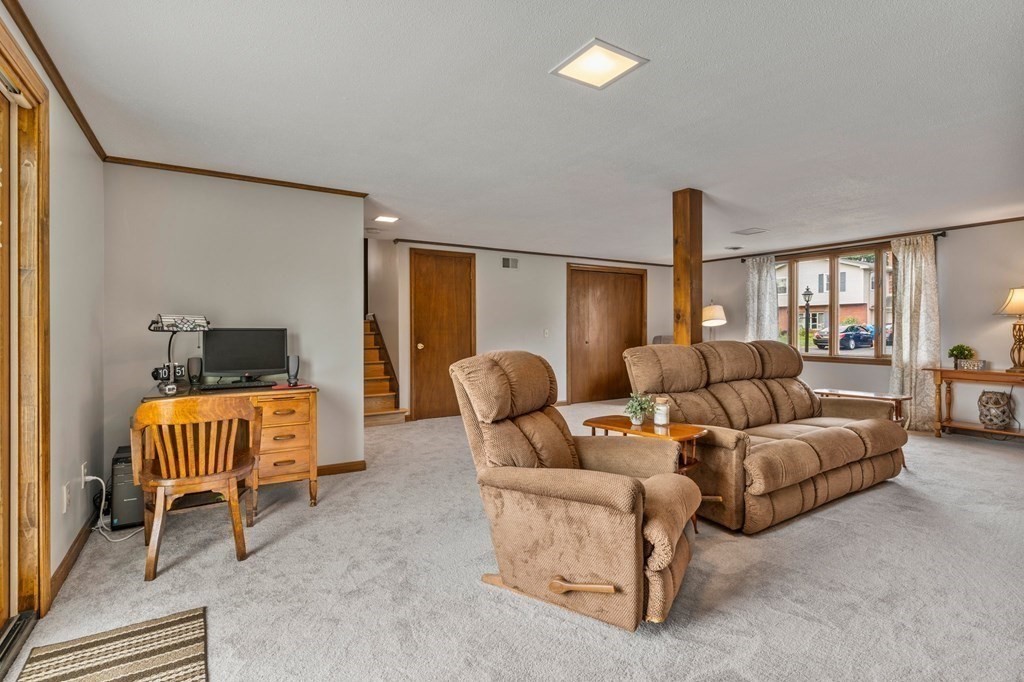 183 Basil Road Chicopee, MA 01020 - Photo 18 of 39