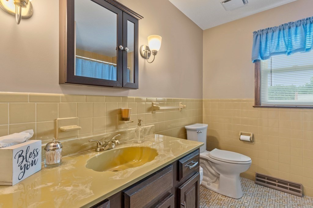 183 Basil Road Chicopee, MA 01020 - Photo 23 of 39