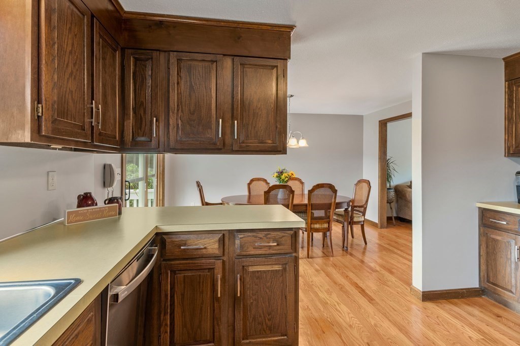 183 Basil Road Chicopee, MA 01020 - Photo 10 of 39