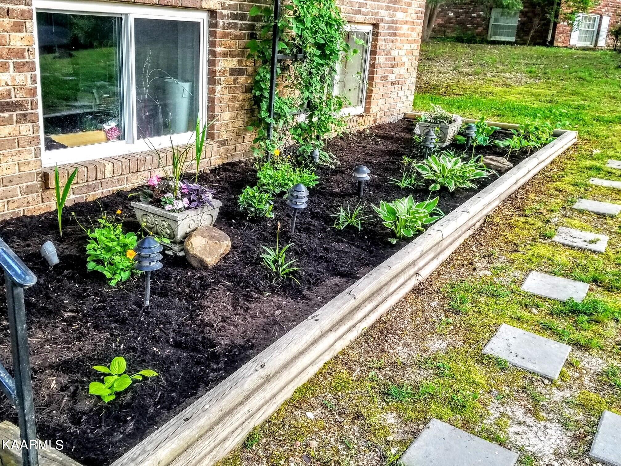 106 Moss Road Oak Ridge, TN 37830 - Photo 4 of 35 flowerbed 2