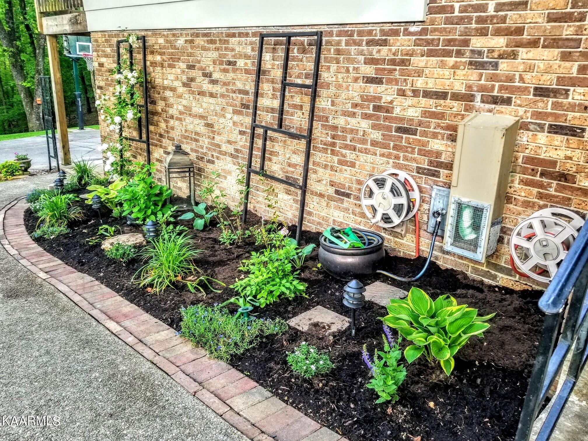 106 Moss Road Oak Ridge, TN 37830 - Photo 5 of 35 flowerbed 3