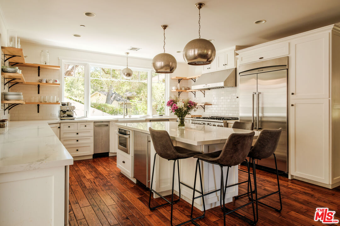21717 Encina Road Topanga, CA 90290 - Photo 8 of 60