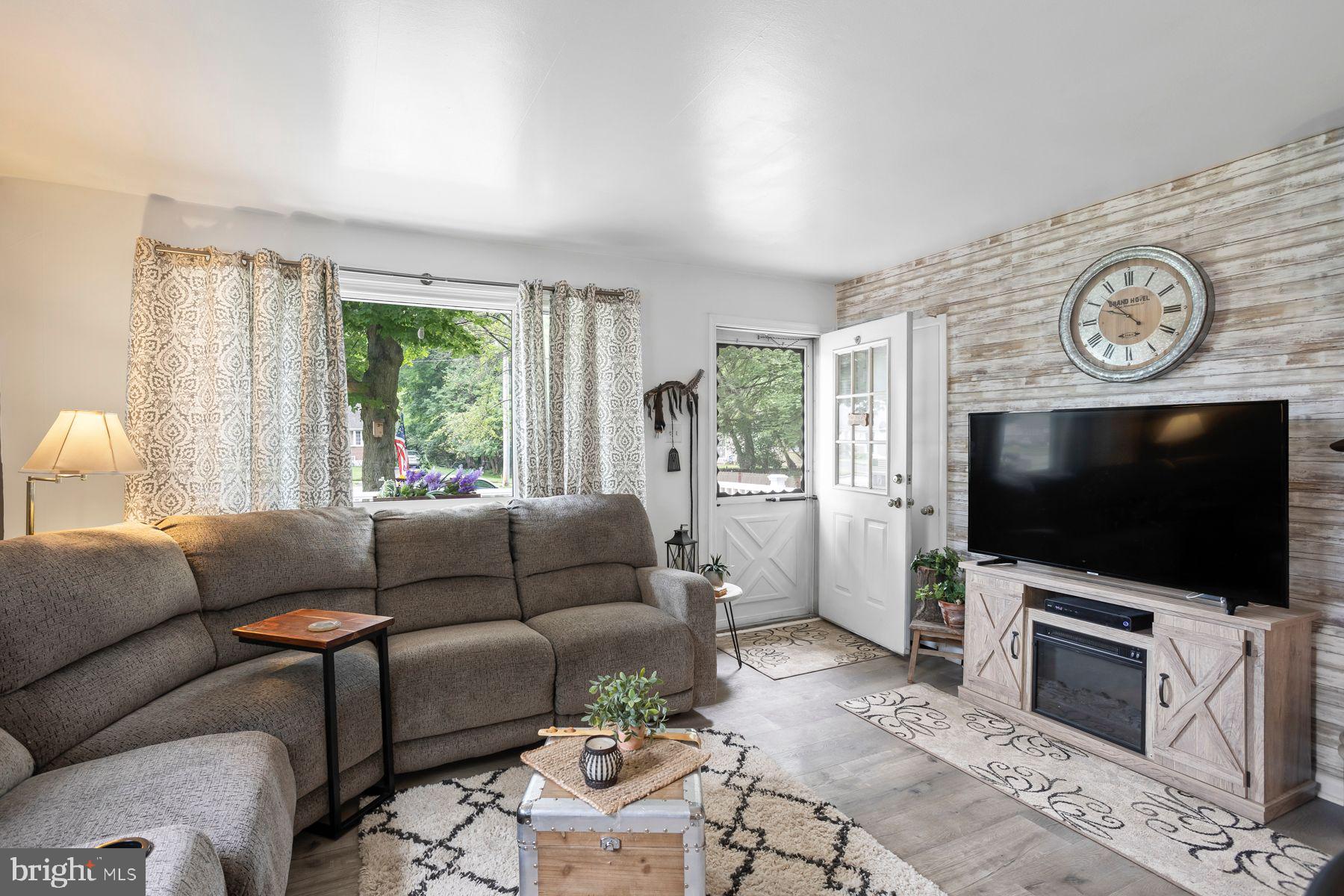 2384 2nd Avenue Marcus Hook, PA 19061 - Photo 3 of 28