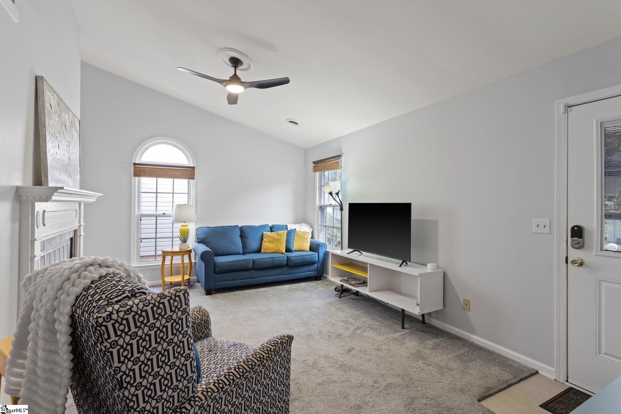 131 Daniel Court Mauldin, SC 29662 - Photo 2 of 14 Gallery Image 2