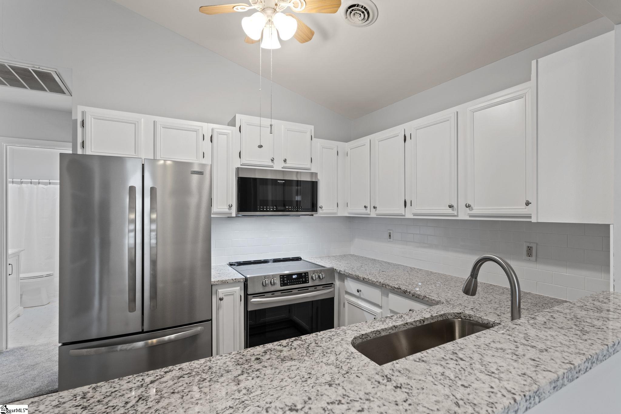 131 Daniel Court Mauldin, SC 29662 - Photo 5 of 14 Gallery Image 5