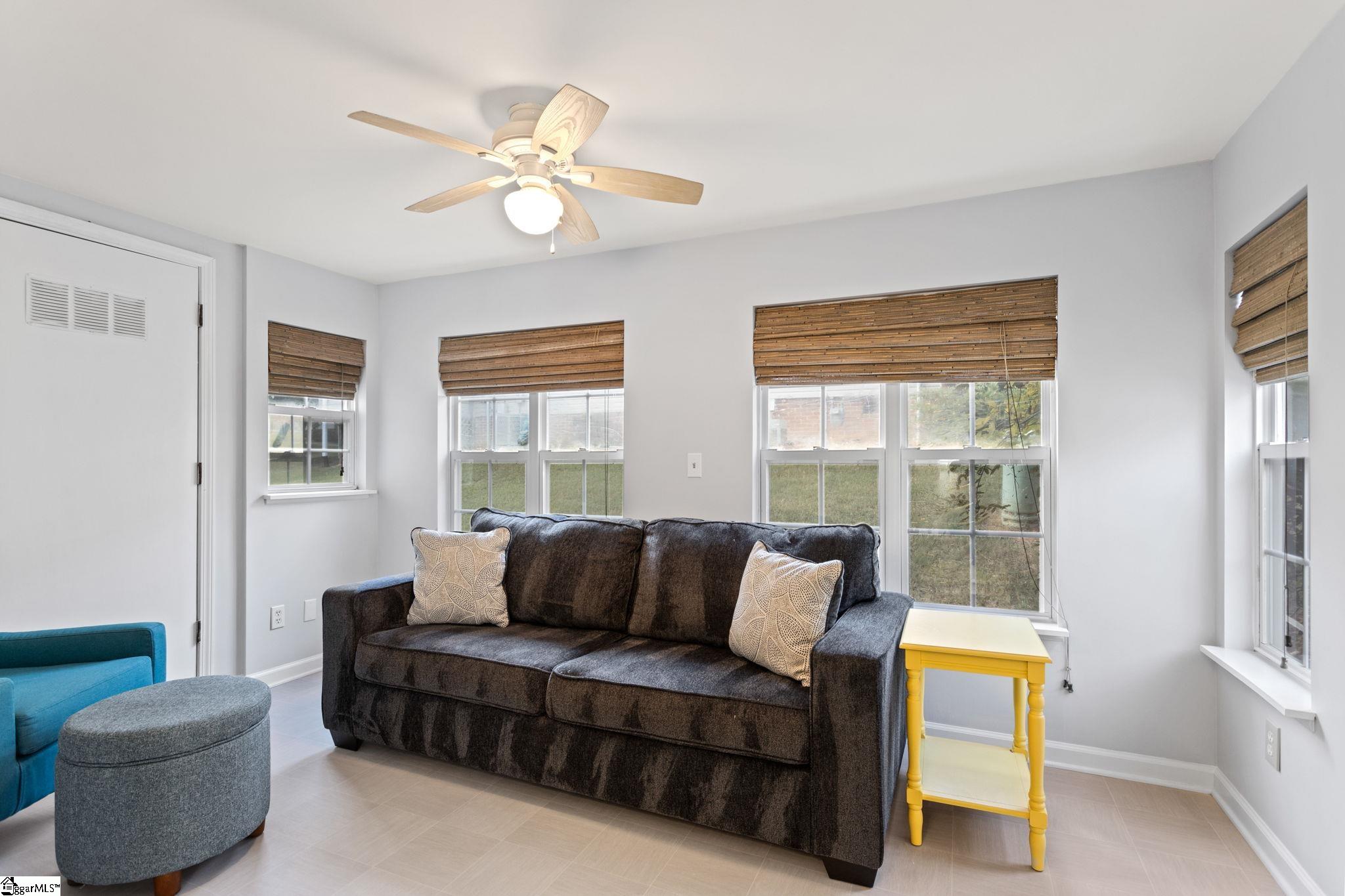 131 Daniel Court Mauldin, SC 29662 - Photo 7 of 14 Gallery Image 7