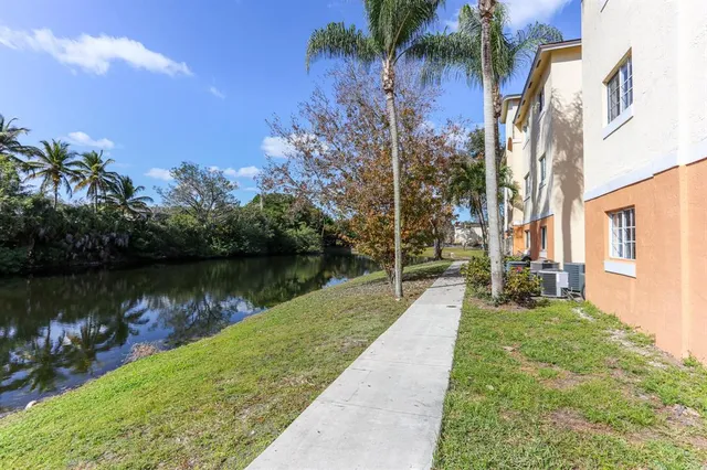 $2,500 | 3680 North 56th Avenue, Unit 806, Hollywood, FL 33021