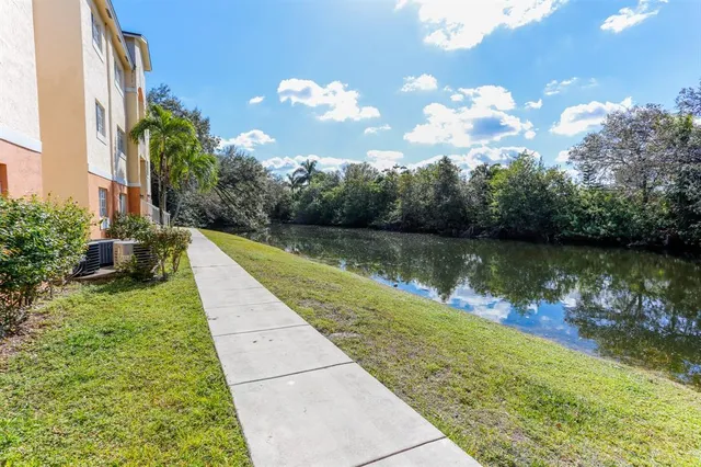 $2,500 | 3680 North 56th Avenue, Unit 806, Hollywood, FL 33021