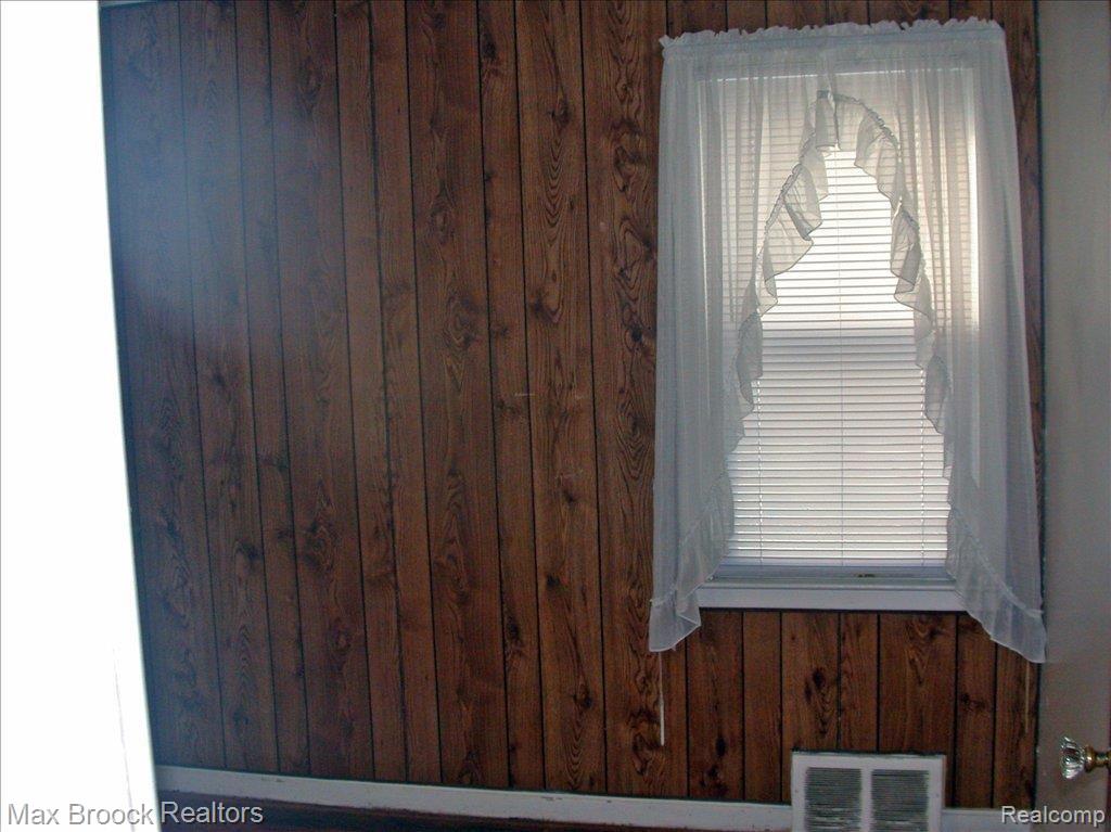 3103 Inman Street Ferndale, MI 48220 - Photo 12 of 13 SECOND BEDROOM