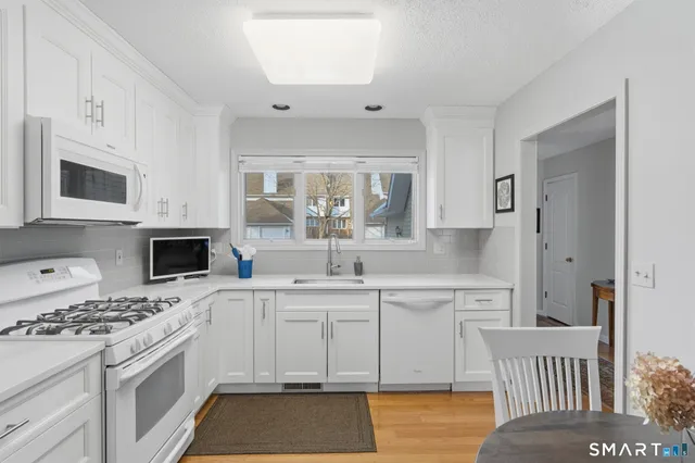 $349,900 | 3 Steeplechase Drive, Unit 3, Newington, CT 06111