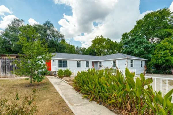 $459,500 | 417 North Blanco Street, Lockhart, TX 78644