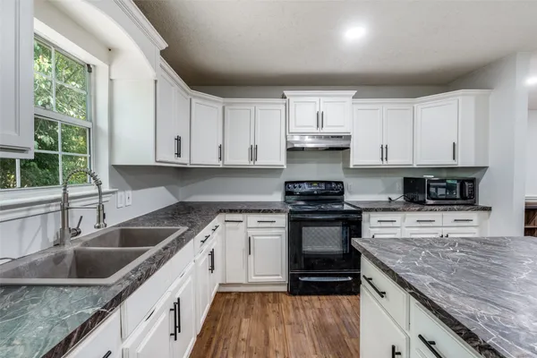 $459,500 | 417 North Blanco Street, Lockhart, TX 78644