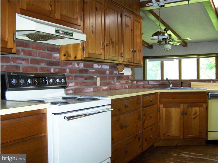 878 Temple Road Pottstown, PA 19465 - Photo 8 of 25 Kitchen