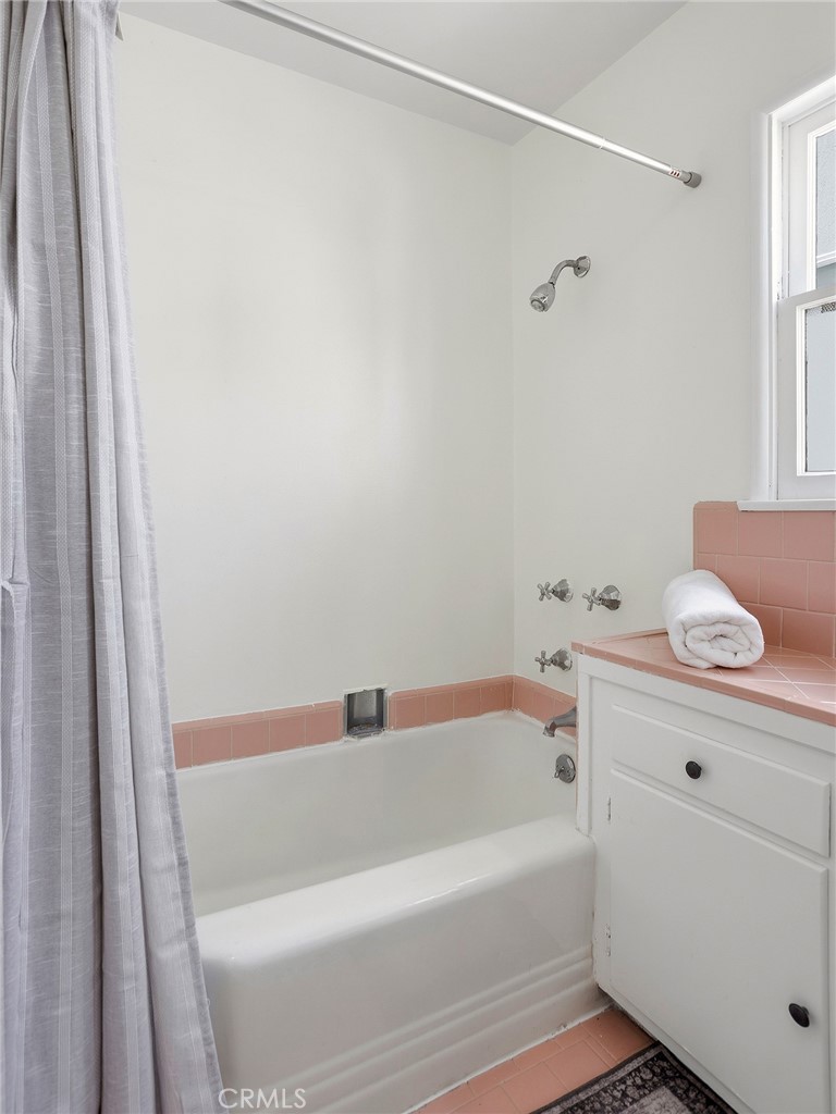521 Bethany Road Burbank, CA 91504 - Photo 24 of 50 Bathroom