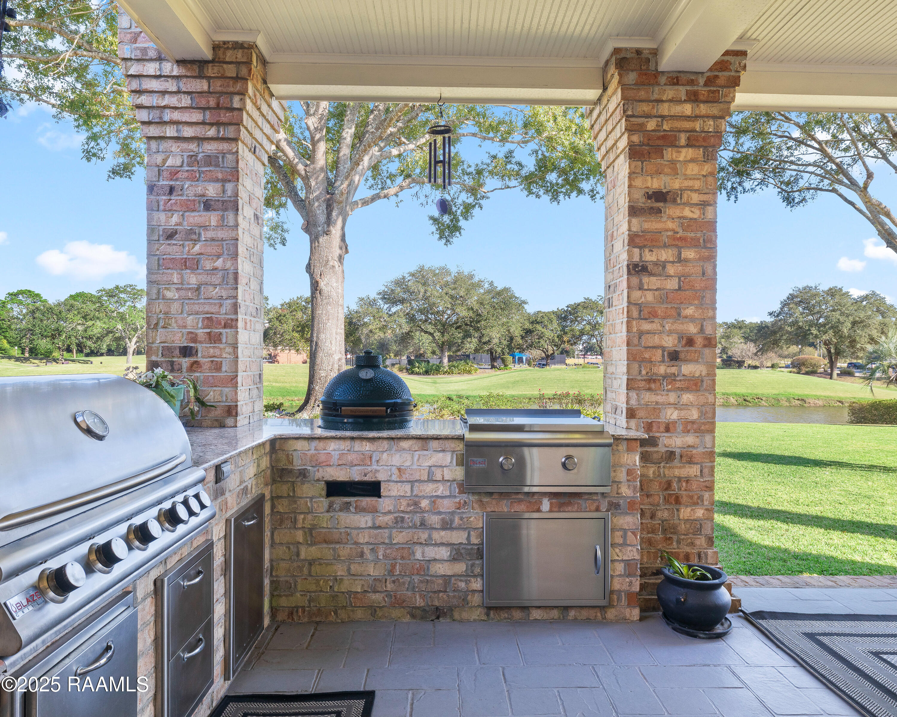 306 Sawgrass Lane Broussard, LA 70518 - Photo 37 of 45 Outdoor kitchen