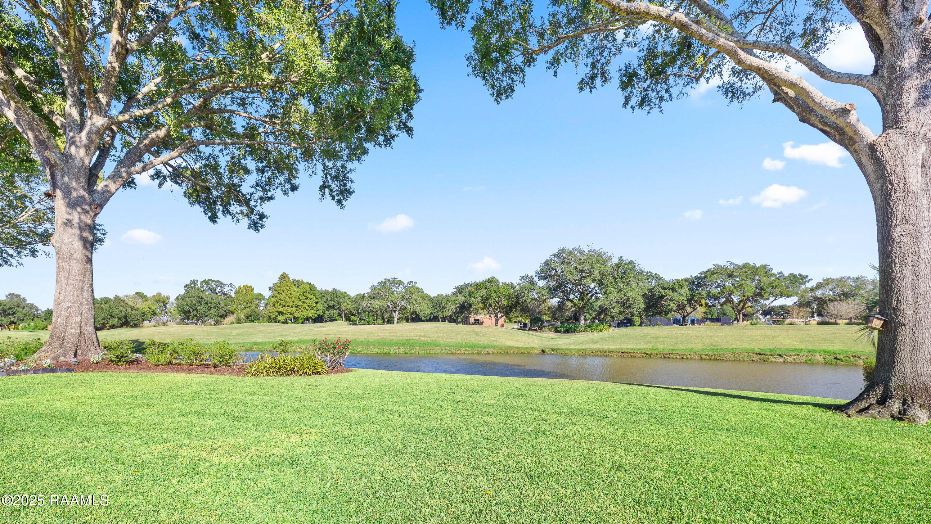 306 Sawgrass Lane Broussard, LA 70518 - Photo 4 of 45 WELCOME HOME