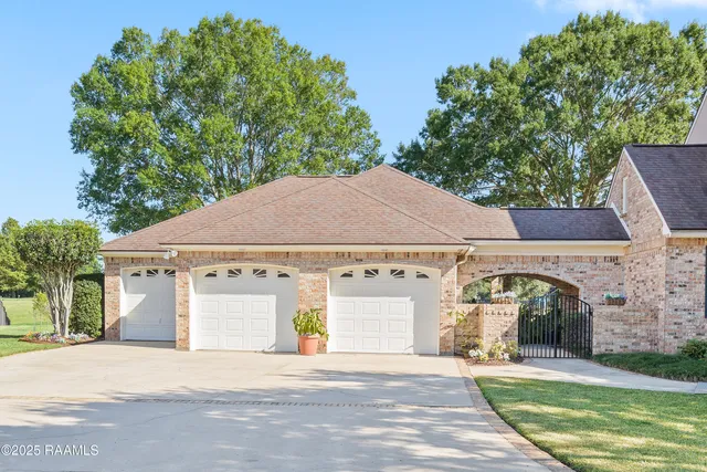 $1,325,000 | 306 Sawgrass Lane, Broussard, LA 70518