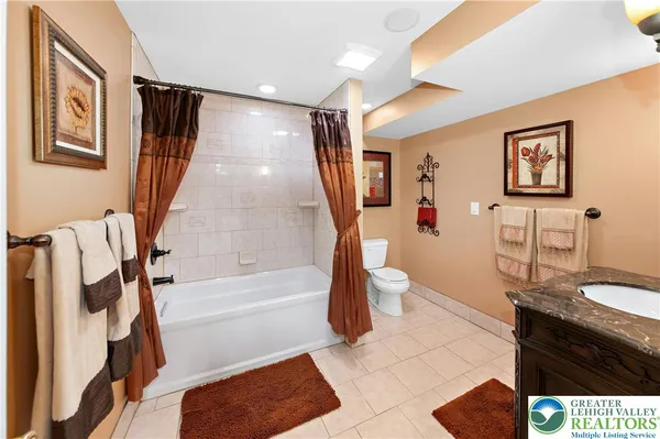 $1,295,000 | 75 Woodside Drive, Easton, PA 18042