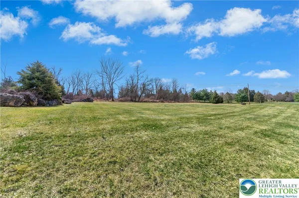 $1,295,000 | 75 Woodside Drive, Easton, PA 18042