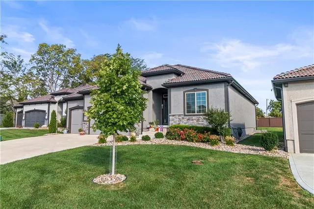 $615,000 | 2122 Northwest Ashurst Drive, Lee's Summit, MO 64081