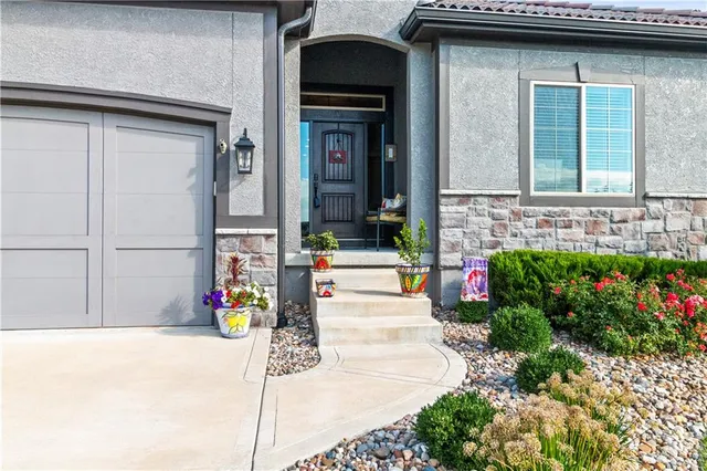 $615,000 | 2122 Northwest Ashurst Drive, Lee's Summit, MO 64081