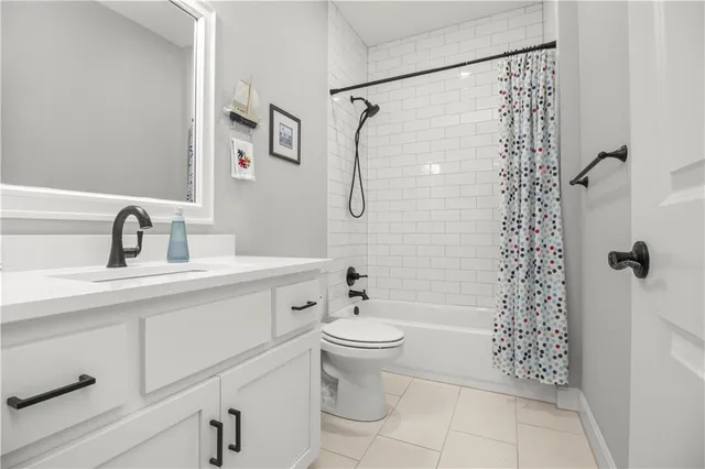 $615,000 | 2122 Northwest Ashurst Drive, Lee's Summit, MO 64081