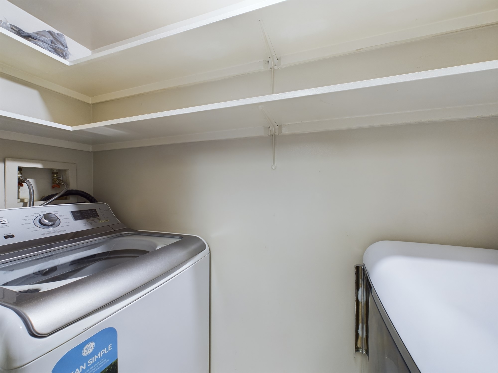 3525 Sage Road, Unit 412 Houston, TX 77056 - Photo 13 of 29 In-Unit Washer & Dryer Included