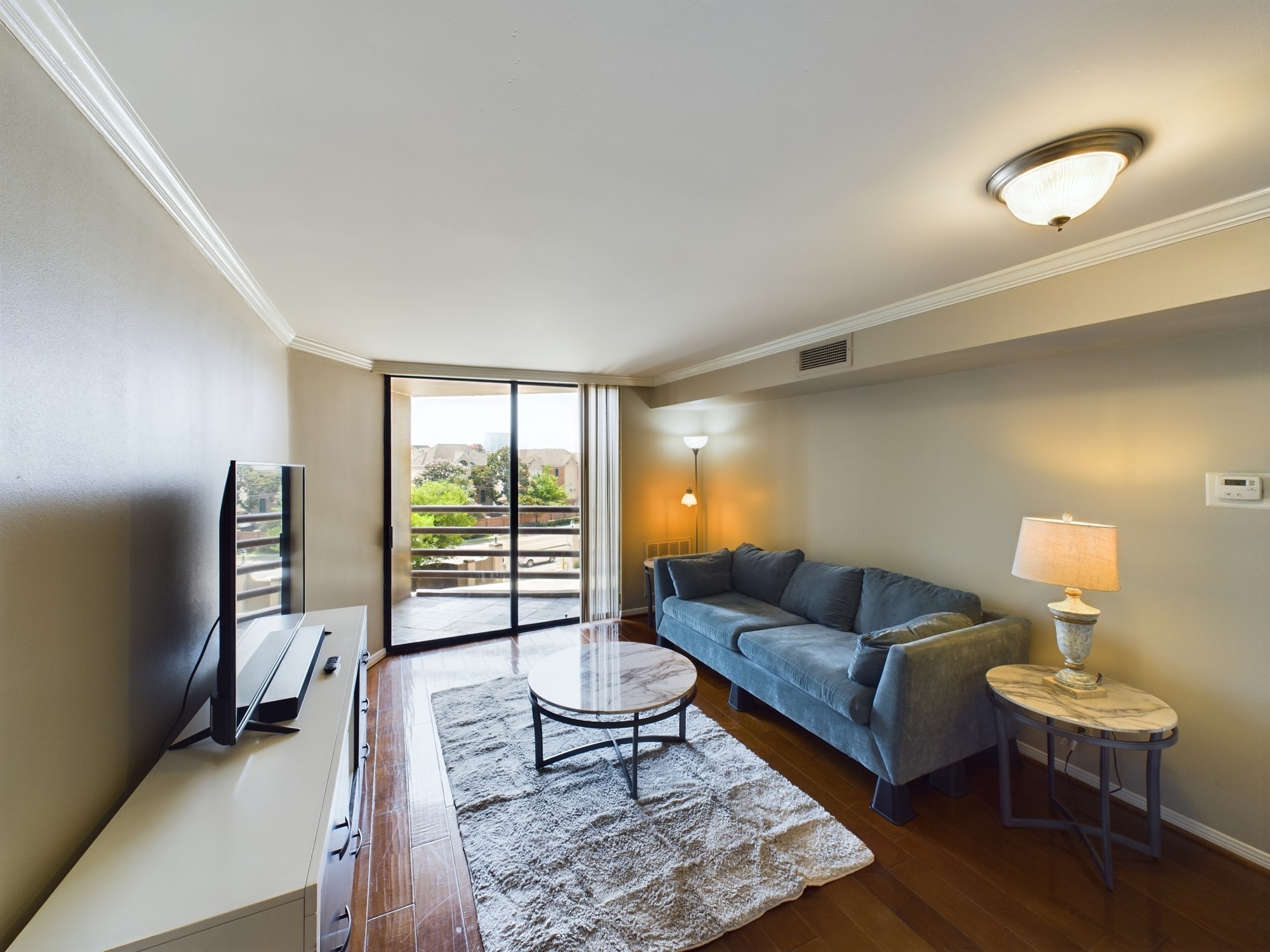 3525 Sage Road, Unit 412 Houston, TX 77056 - Photo 7 of 29 Bright Living Room w/Balcony