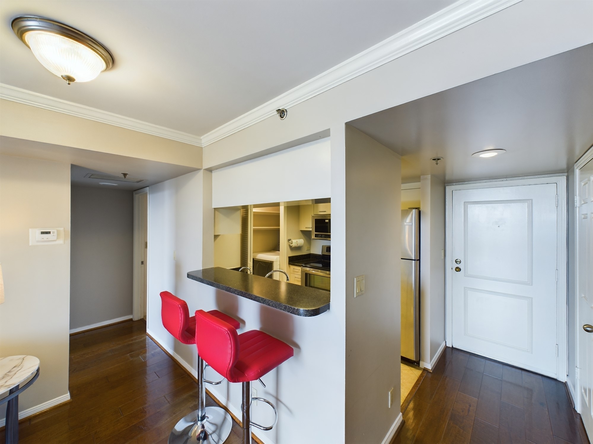 3525 Sage Road, Unit 412 Houston, TX 77056 - Photo 10 of 29 Breakfast Bar