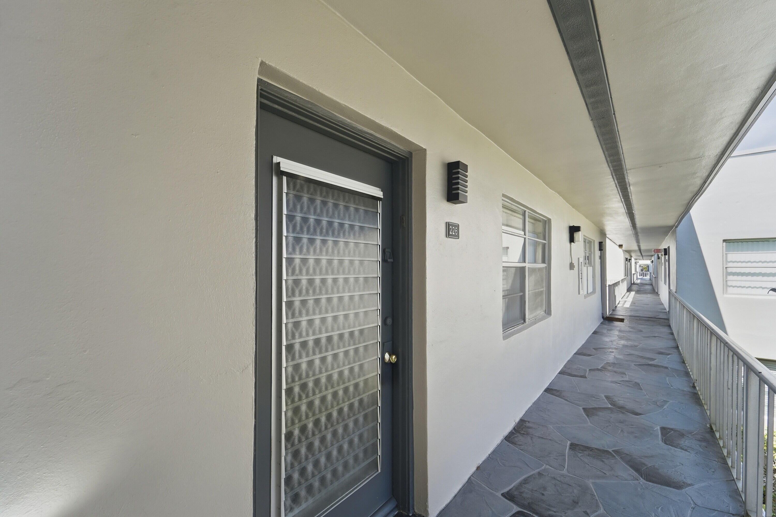 226 Normandy Lane, Unit E Delray Beach, FL 33484 - Photo 22 of 35 a hallway with windows