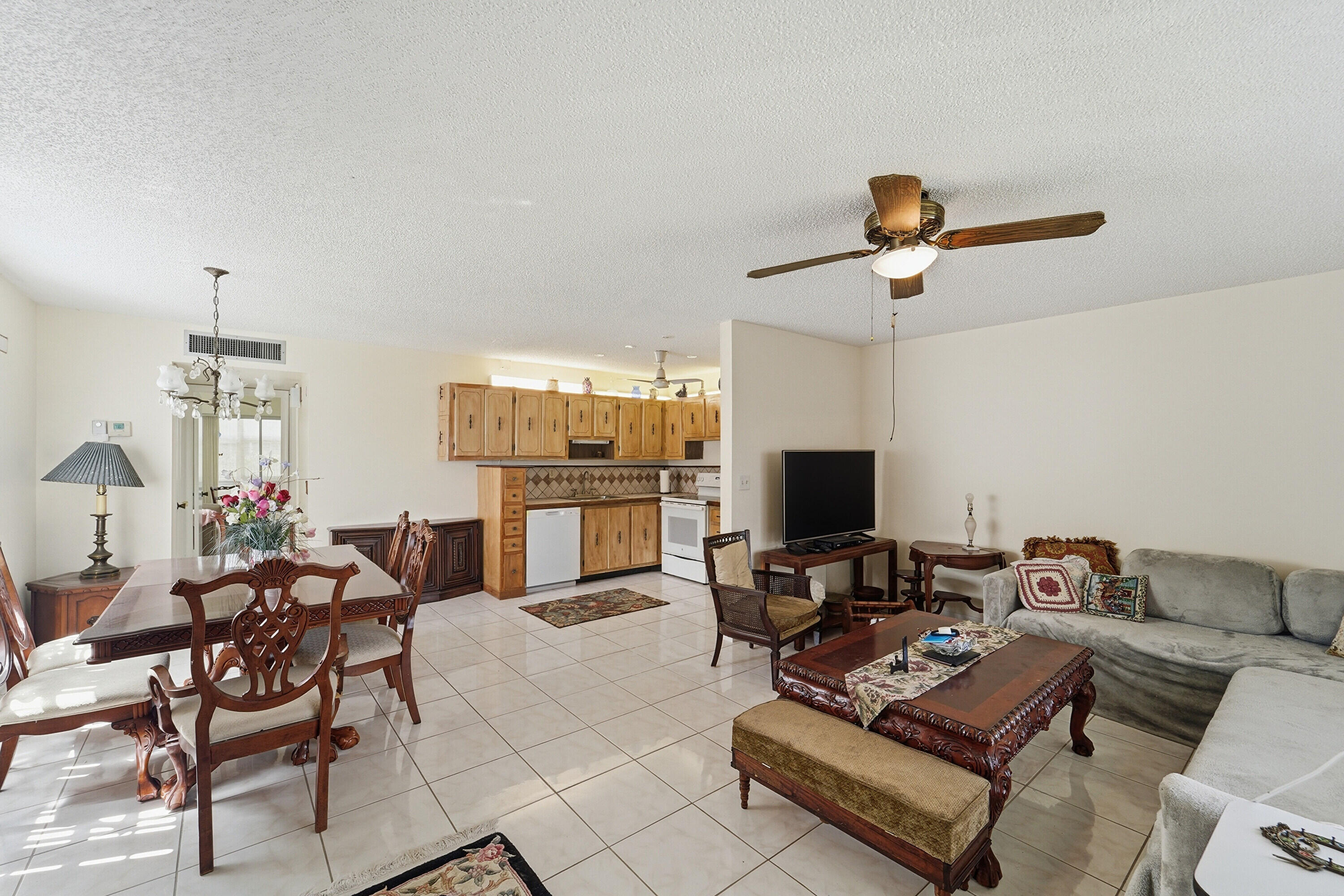 226 Normandy Lane, Unit E Delray Beach, FL 33484 - Photo 3 of 35 a living room with furniture and a flat screen tv