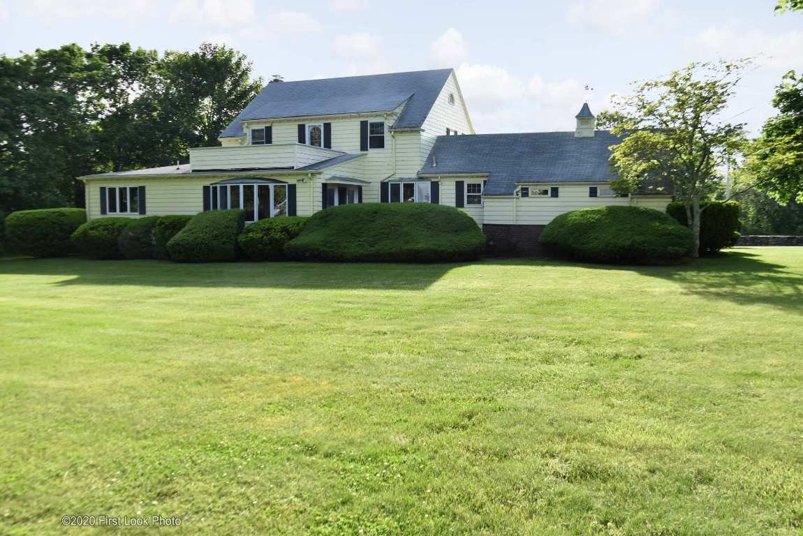 625 Boston Neck Road Narragansett, RI 02882 - Photo 1 of 37 Gallery Image 1