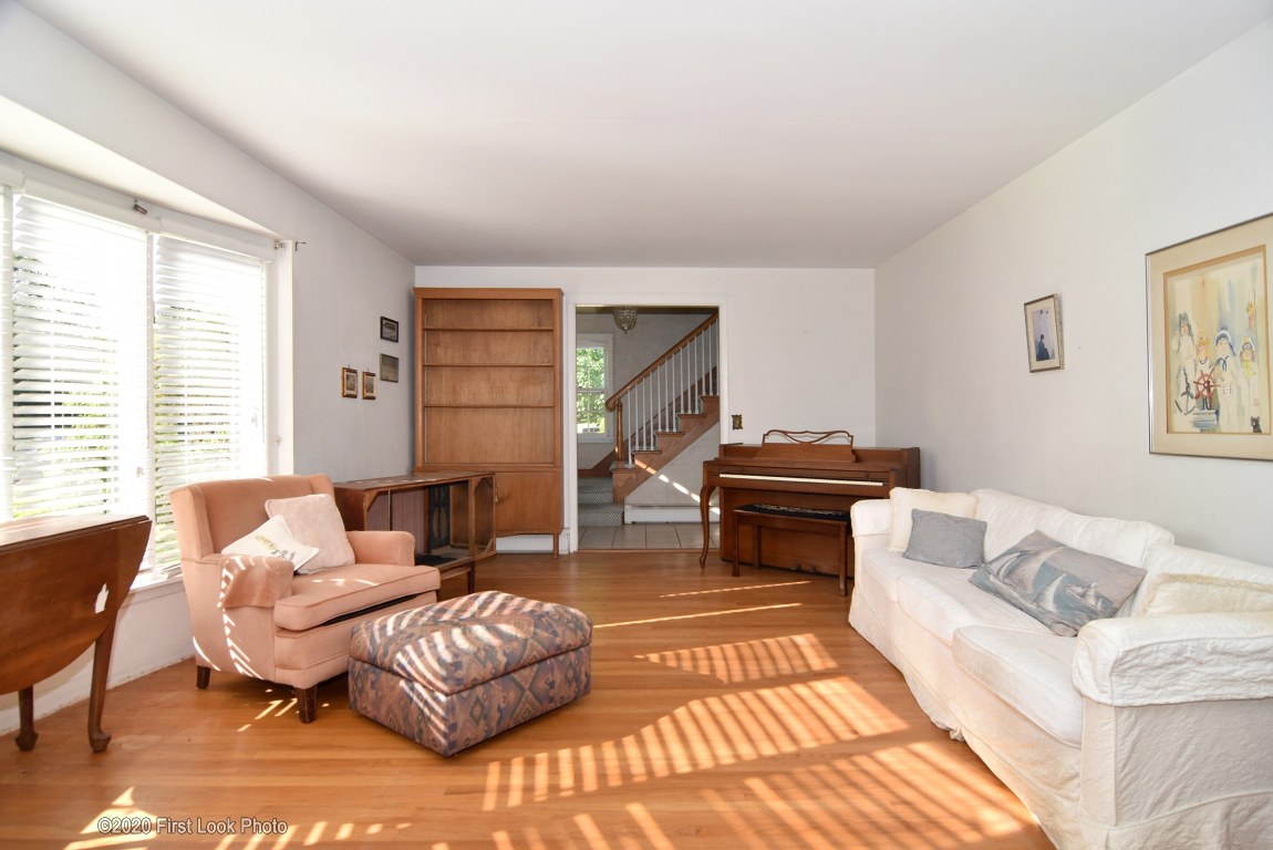 625 Boston Neck Road Narragansett, RI 02882 - Photo 18 of 37 Gallery Image 18