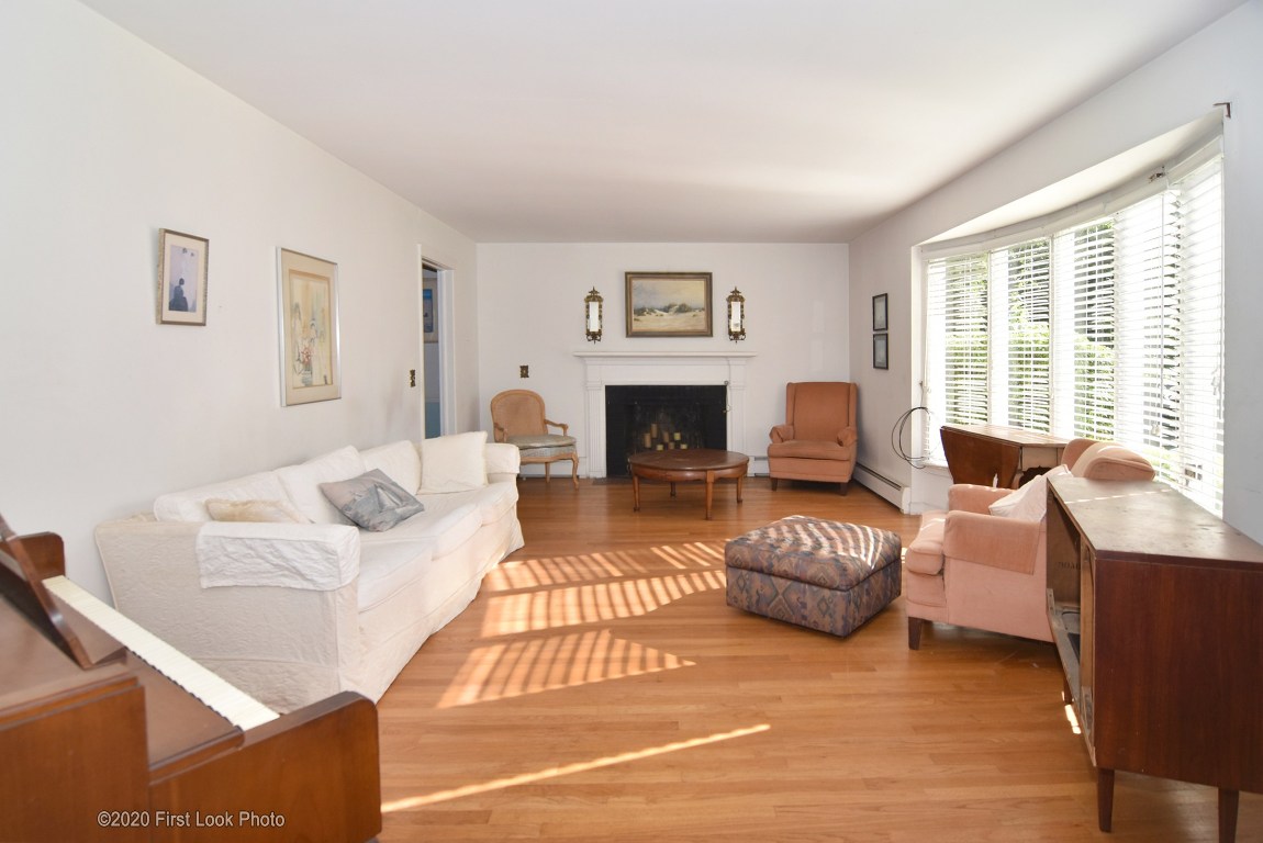 625 Boston Neck Road Narragansett, RI 02882 - Photo 19 of 37 Gallery Image 19