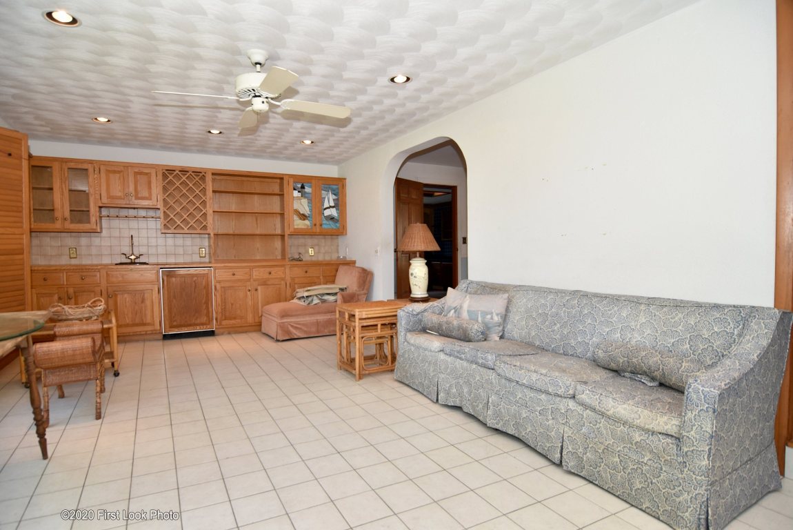 625 Boston Neck Road Narragansett, RI 02882 - Photo 36 of 37 Gallery Image 36