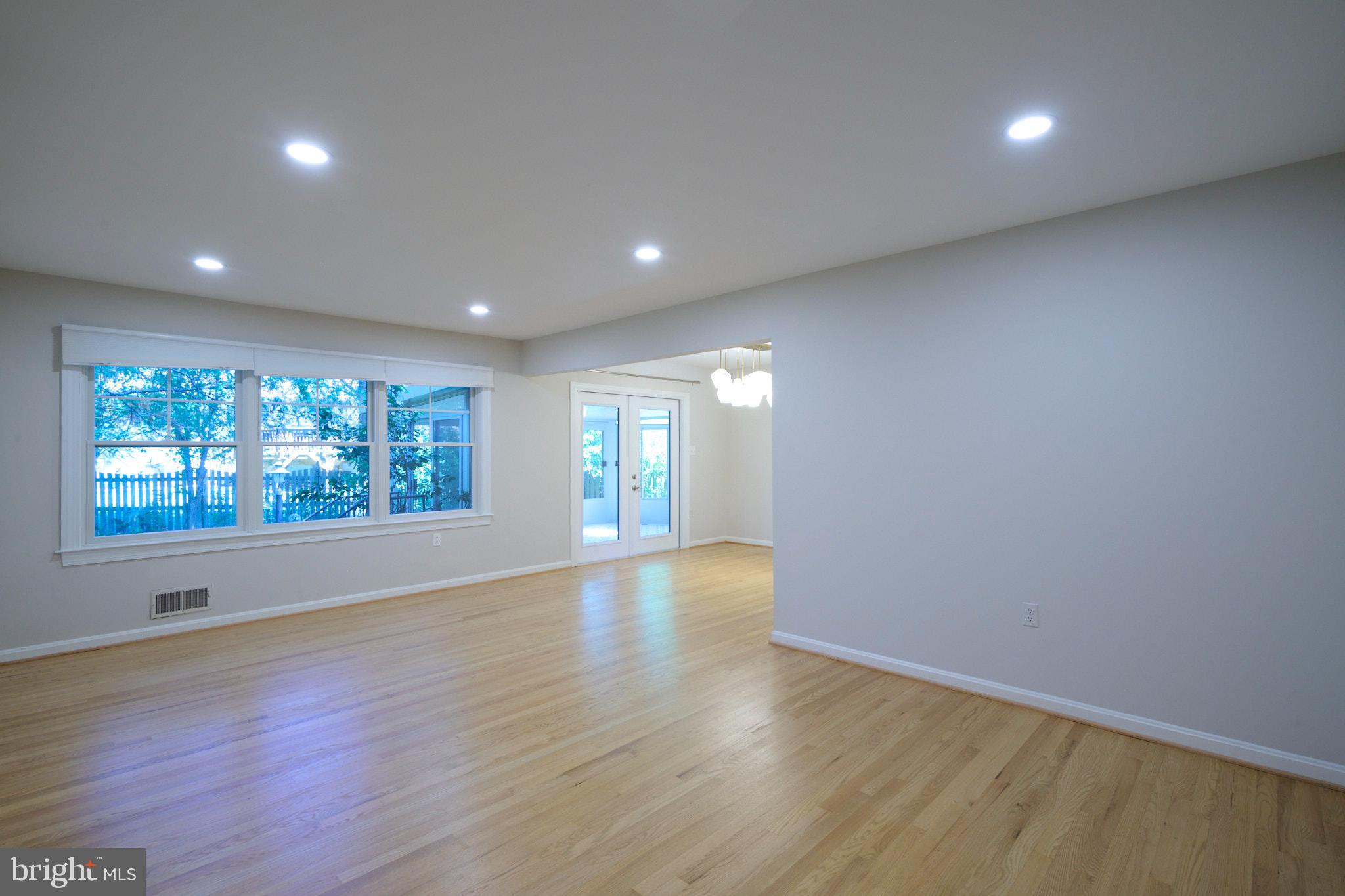 2403 Arrow Park Drive Alexandria, VA 22306 - Photo 16 of 56 Living Room