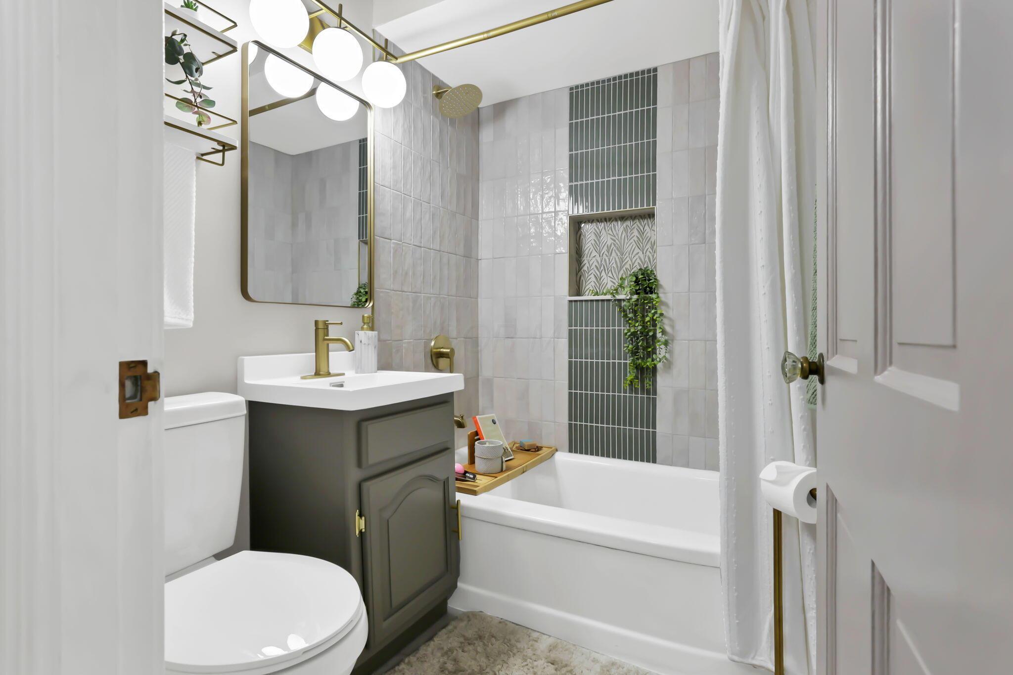 142 North Kellner Road Columbus, OH 43209 - Photo 27 of 62 Full Bathroom