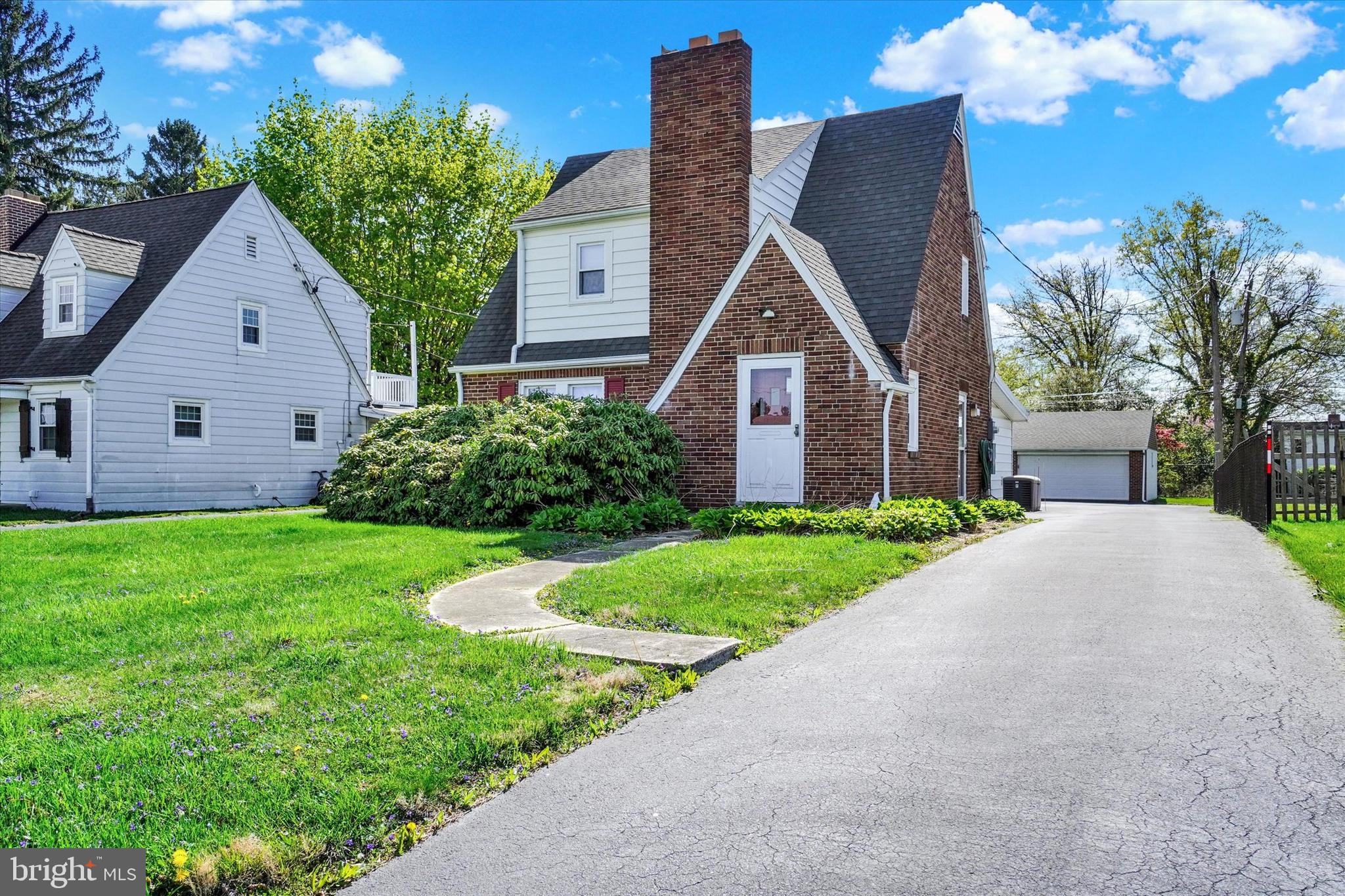 428 Edgehill Road York, PA 17403 - Photo 2 of 27 a front view of a house with garden