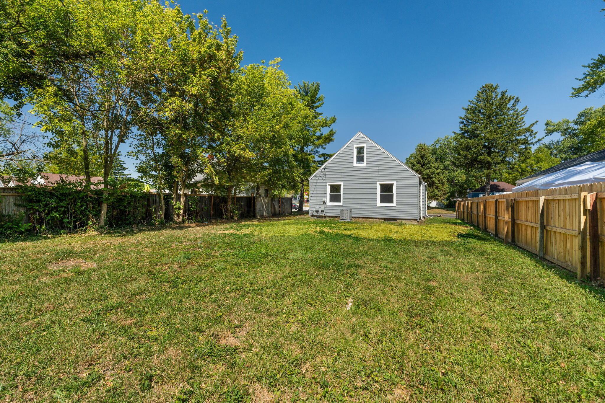 2017 Ferris Road Columbus, OH 43224 - Photo 4 of 33 2017 Ferris Rd (Exterior)-6