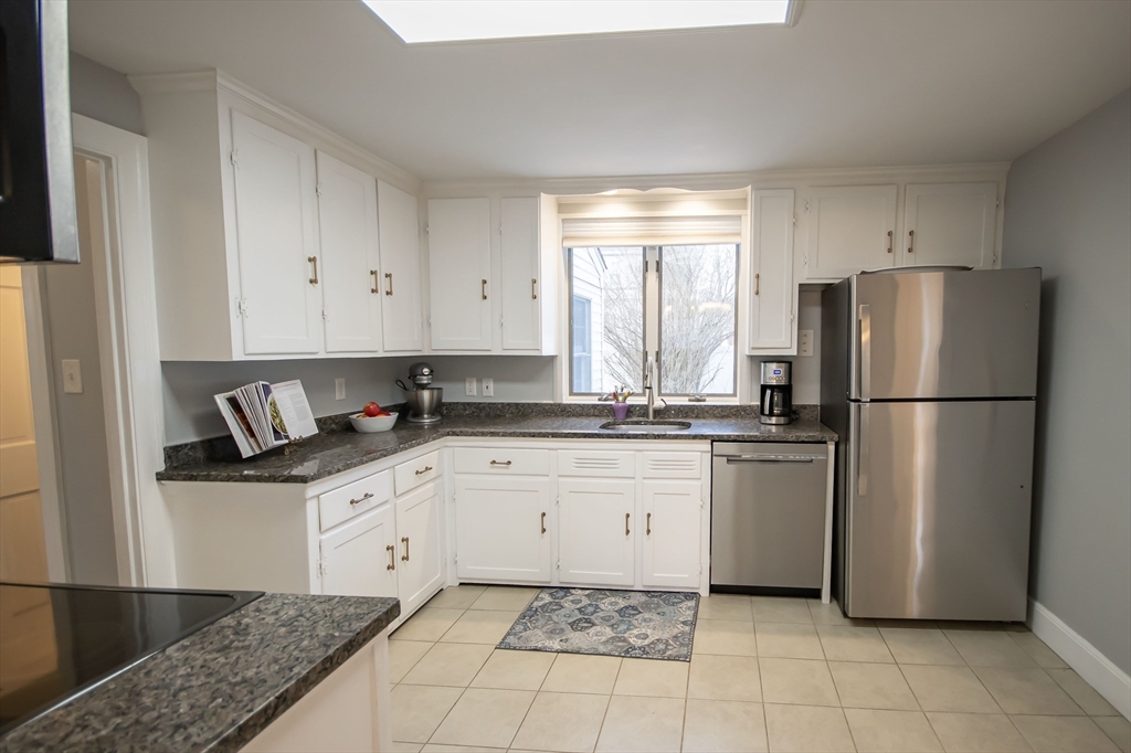 27 Little Pond Road Belmont, MA 02478 - Photo 11 of 42