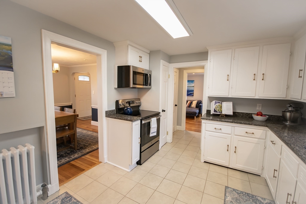 27 Little Pond Road Belmont, MA 02478 - Photo 14 of 42