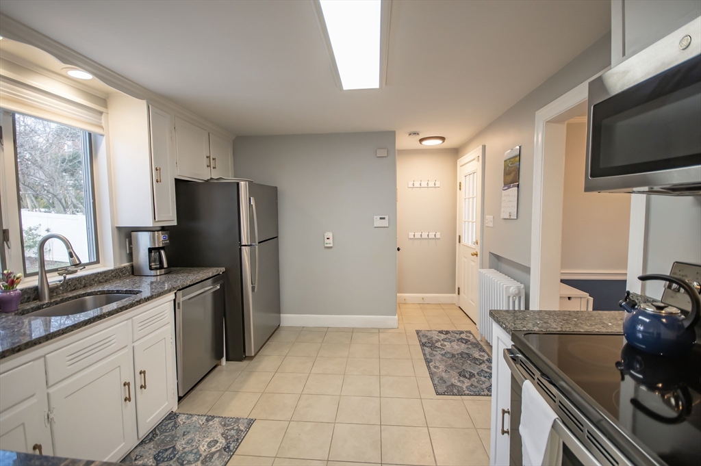 27 Little Pond Road Belmont, MA 02478 - Photo 15 of 42
