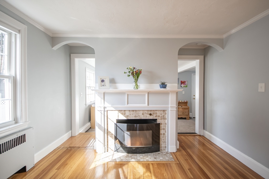 27 Little Pond Road Belmont, MA 02478 - Photo 4 of 42