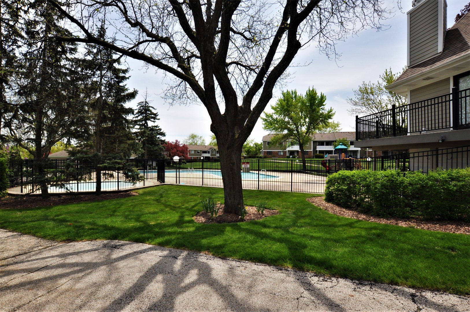 216 Deerpath Court, Unit D1 Schaumburg, IL 60193 - Photo 12 of 16 a view of a garden with a tree