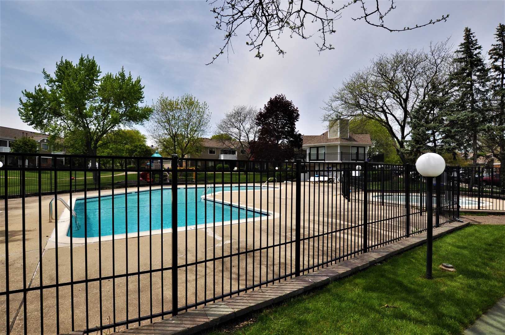 216 Deerpath Court, Unit D1 Schaumburg, IL 60193 - Photo 13 of 16 a view of a roof deck
