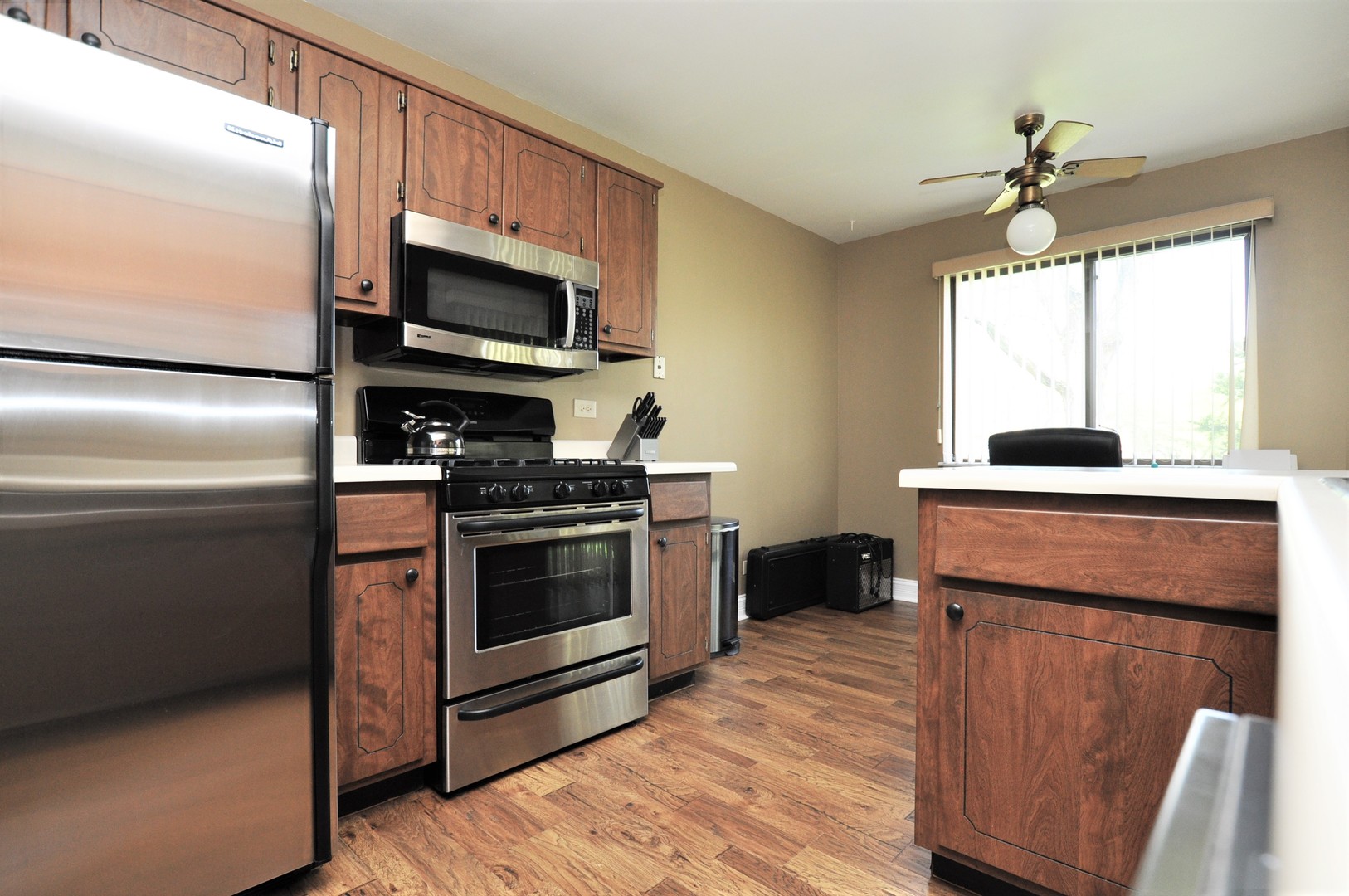 216 Deerpath Court, Unit D1 Schaumburg, IL 60193 - Photo 6 of 16 a kitchen with a stove a microwave and a refrigerator