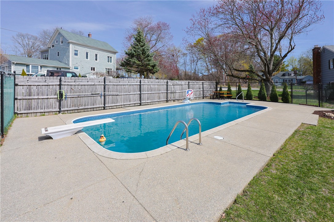 451 Mendon Road North Smithfield, RI 02896 - Photo 6 of 37