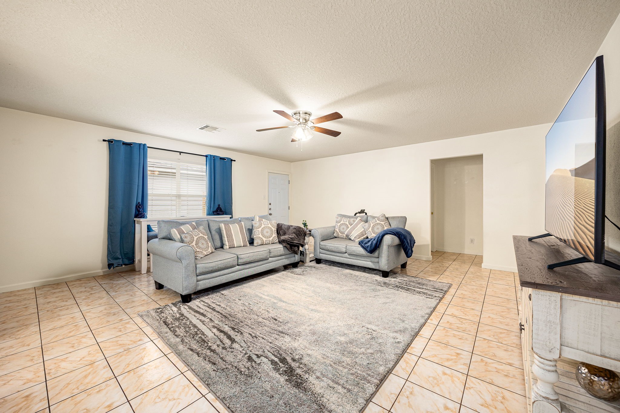 16945 Scenic Knoll Conroe, TX 77385 - Photo 12 of 39 a living room with furniture