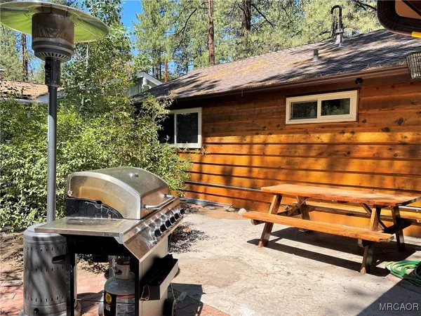 $2,250 | 925 Anita Avenue, Big Bear City, CA 92314